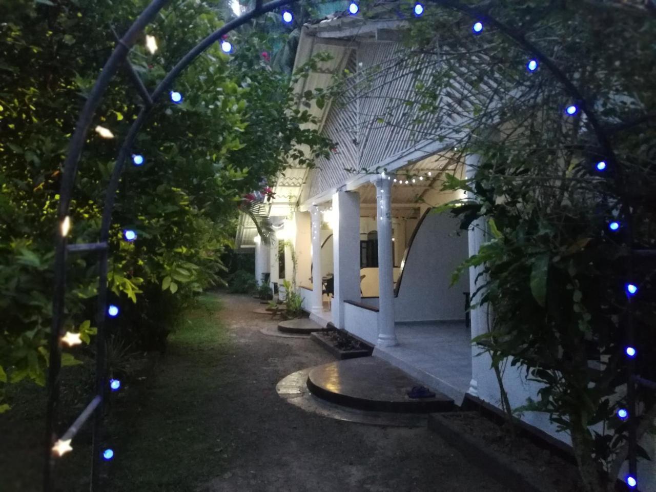 Sonri Villa Sea View Unawatuna Exterior photo
